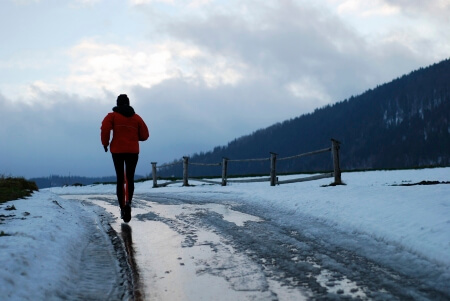 courir dans la neige: précautions